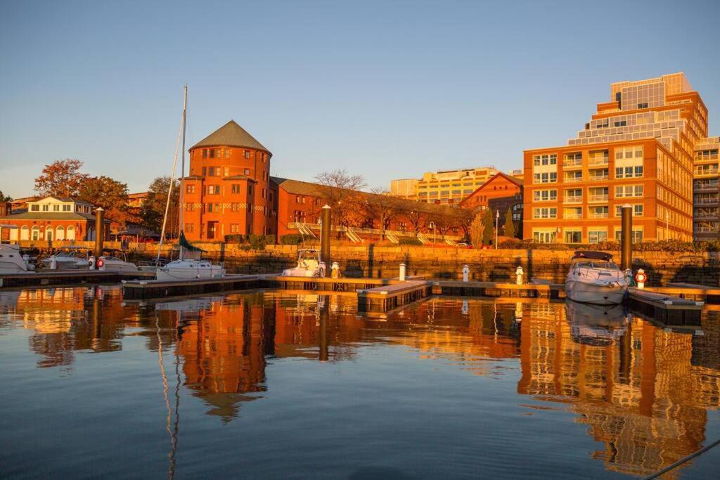 Sea Pearl Boston Yacht Hotel Exterior photo